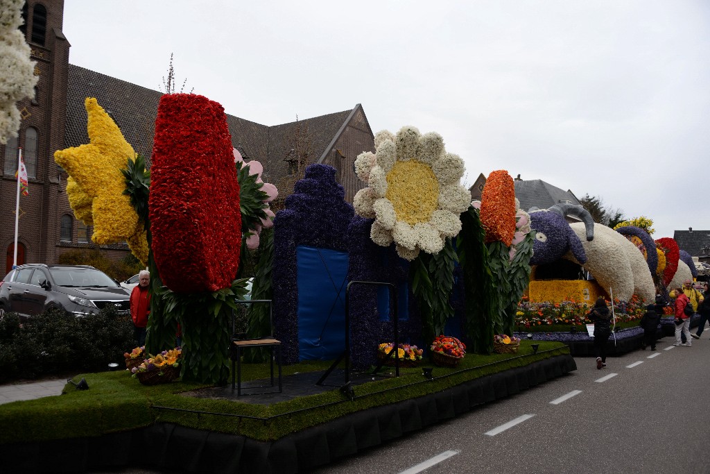 ../Images/Bloemencorso Noordwijkerhout 050.jpg